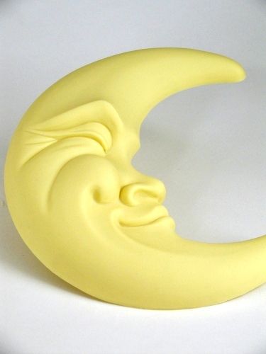 Moon mold