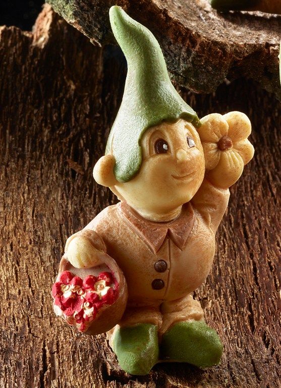 Elf Timothy with flower mold